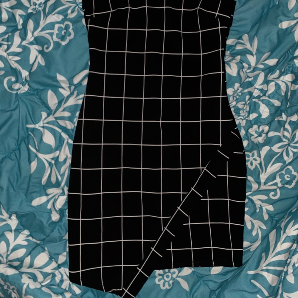 Little back dress that hugs your body